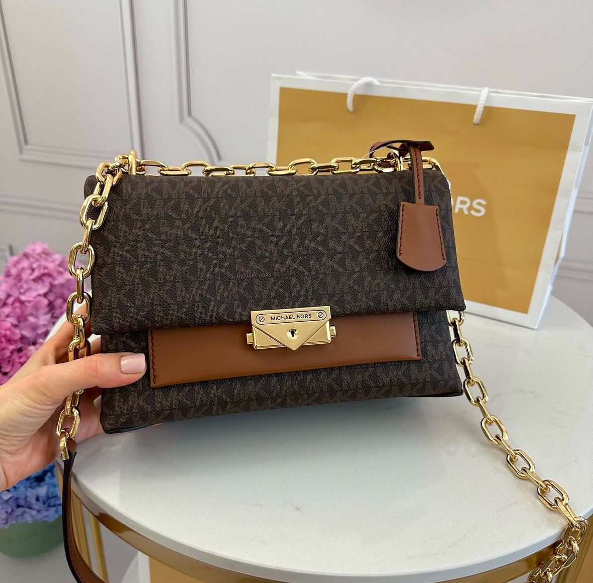 Michaell Kors sCece Medium Logo Shoulder Bag - Image 4