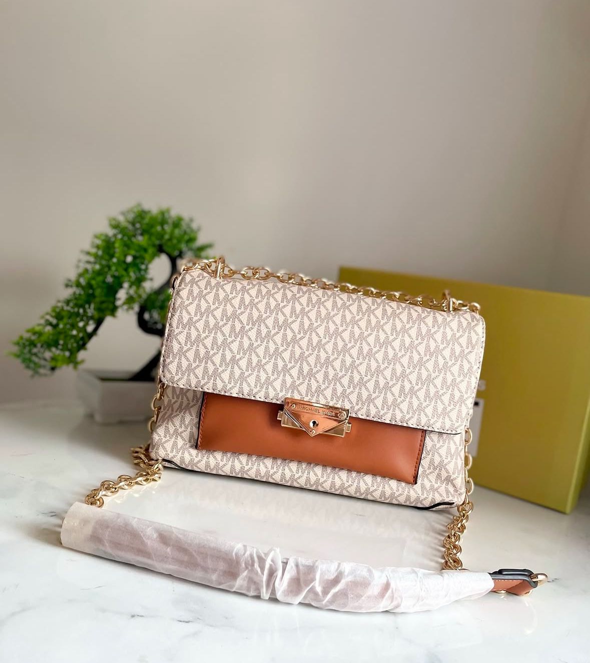 Michaell Kors sCece Medium Logo Shoulder Bag - Image 5