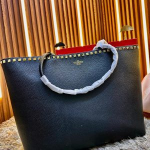 Valentinoo Garavani Rockstud tote bag