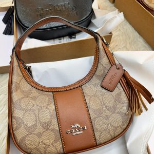 COACHH STYLISH SLING BAG