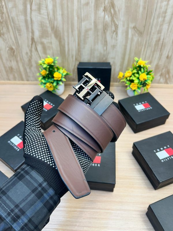 TOMMY HILFIGER Premium Quality Two Tone Reversible Buckle Belt - Image 4