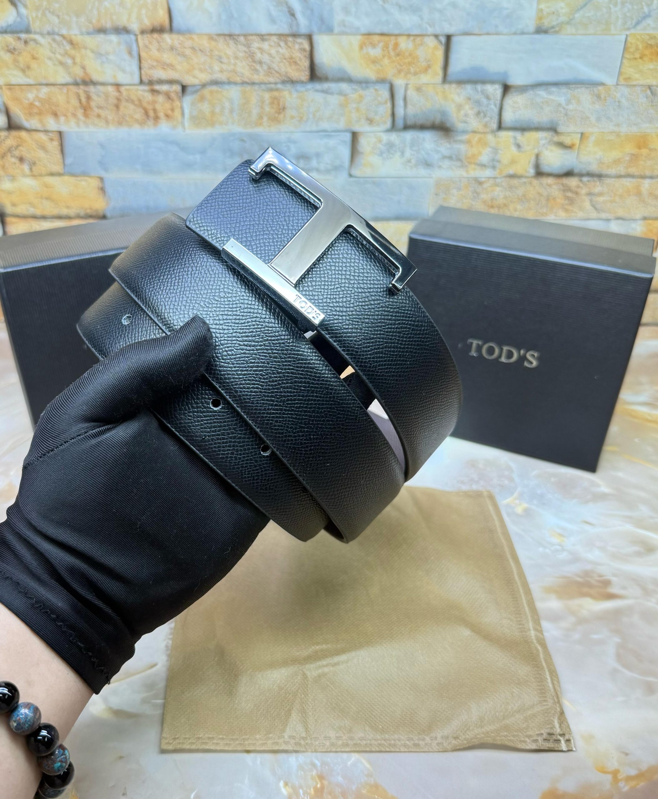 TODD’S VALENTINOO - Image 3