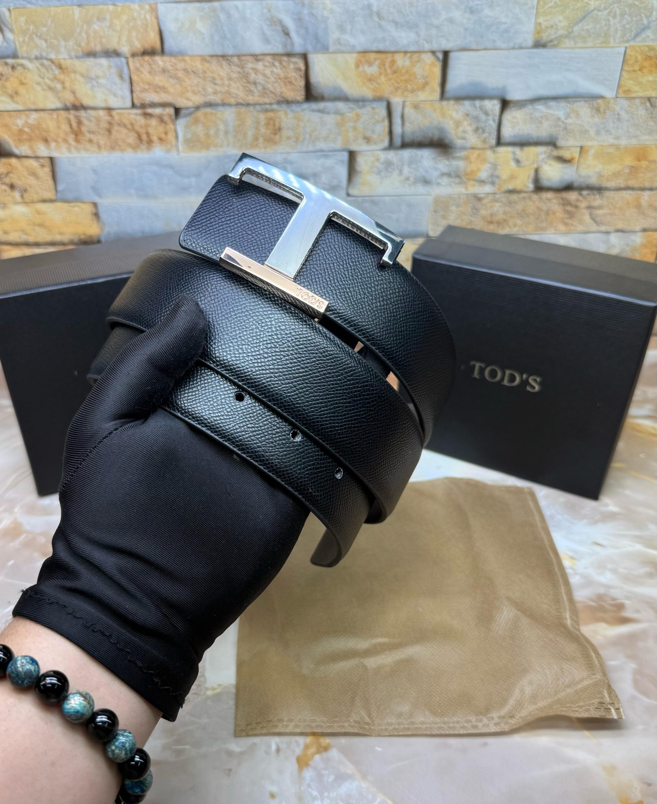 TODD’S VALENTINOO - Image 2