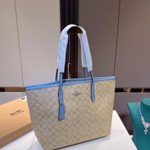 LATEST COACHH TOTE IN STOCK