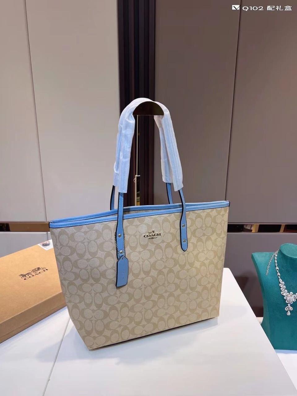 LATEST COACHH TOTE IN STOCK