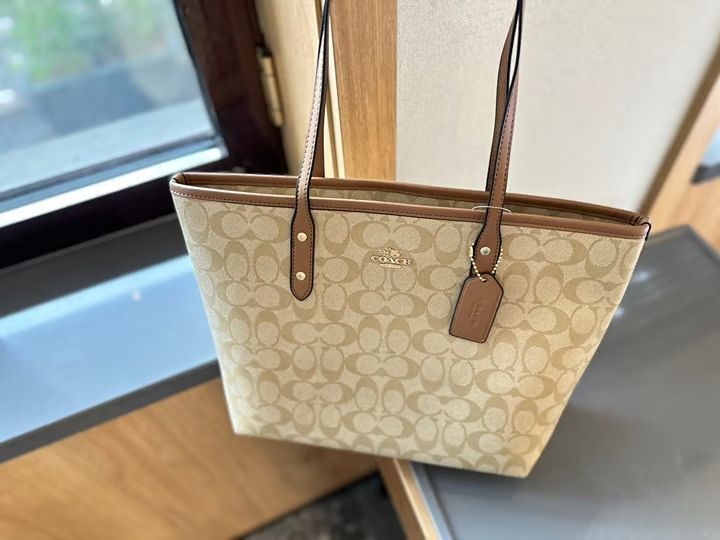 LATEST COACHH TOTE IN STOCK - Image 6