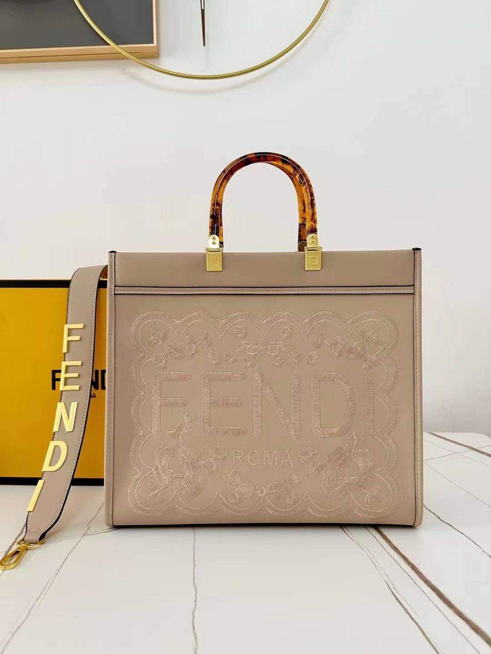 FENDII TOTE - Image 4
