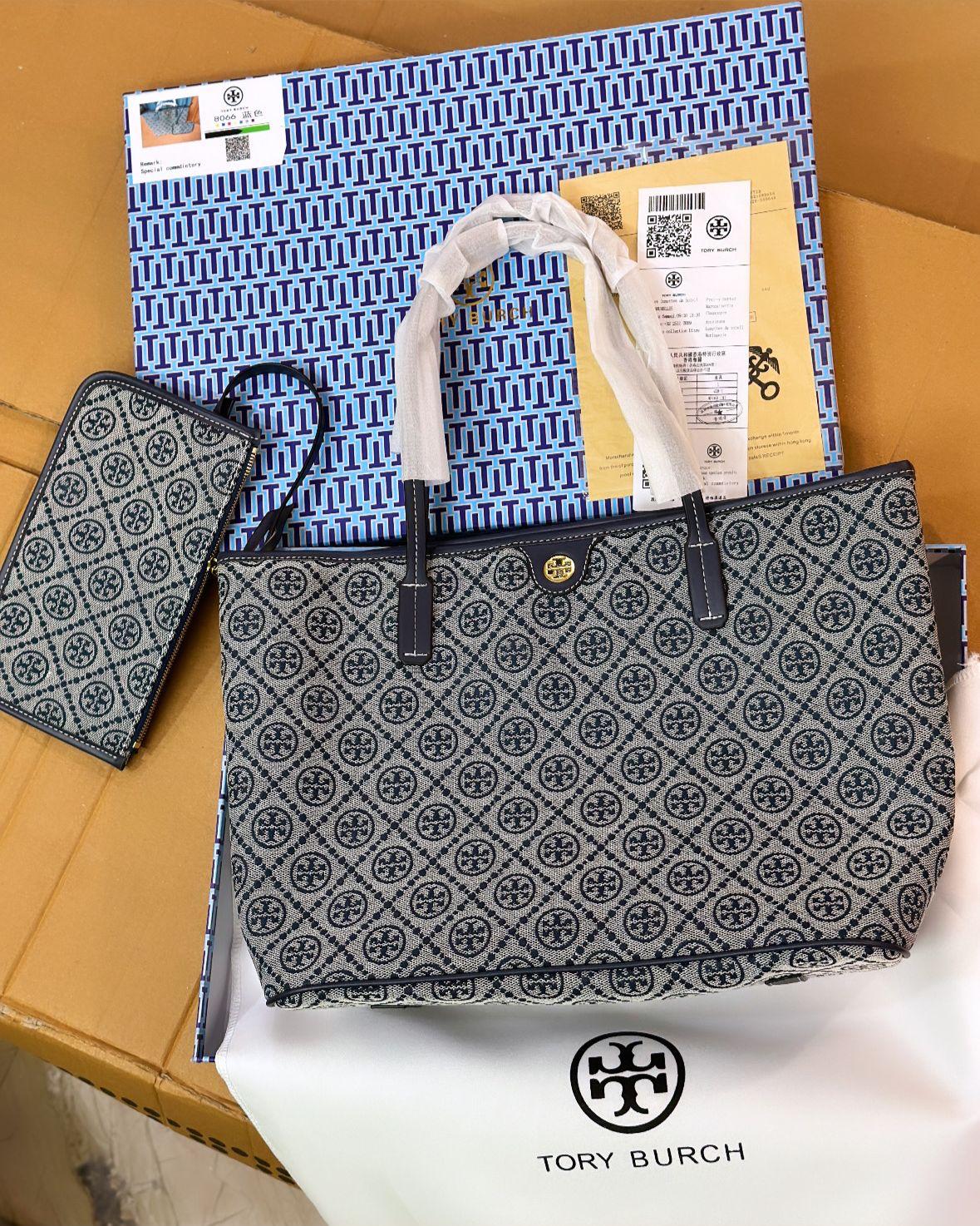 TORYY BURCH SMALL T MONOGRAM ZIP TOTE - Image 2