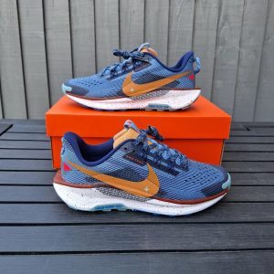 Nikee Running Pegasus Trail 5 dark blue and orange