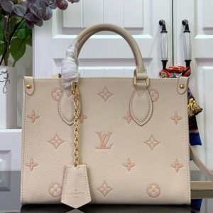 LOUISS VUITTONN ON THE GO