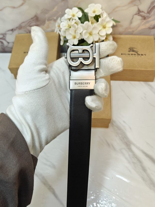 TB BURBERRYY PREMIUM QUALITY REVERSIBLE BELTS - Image 3