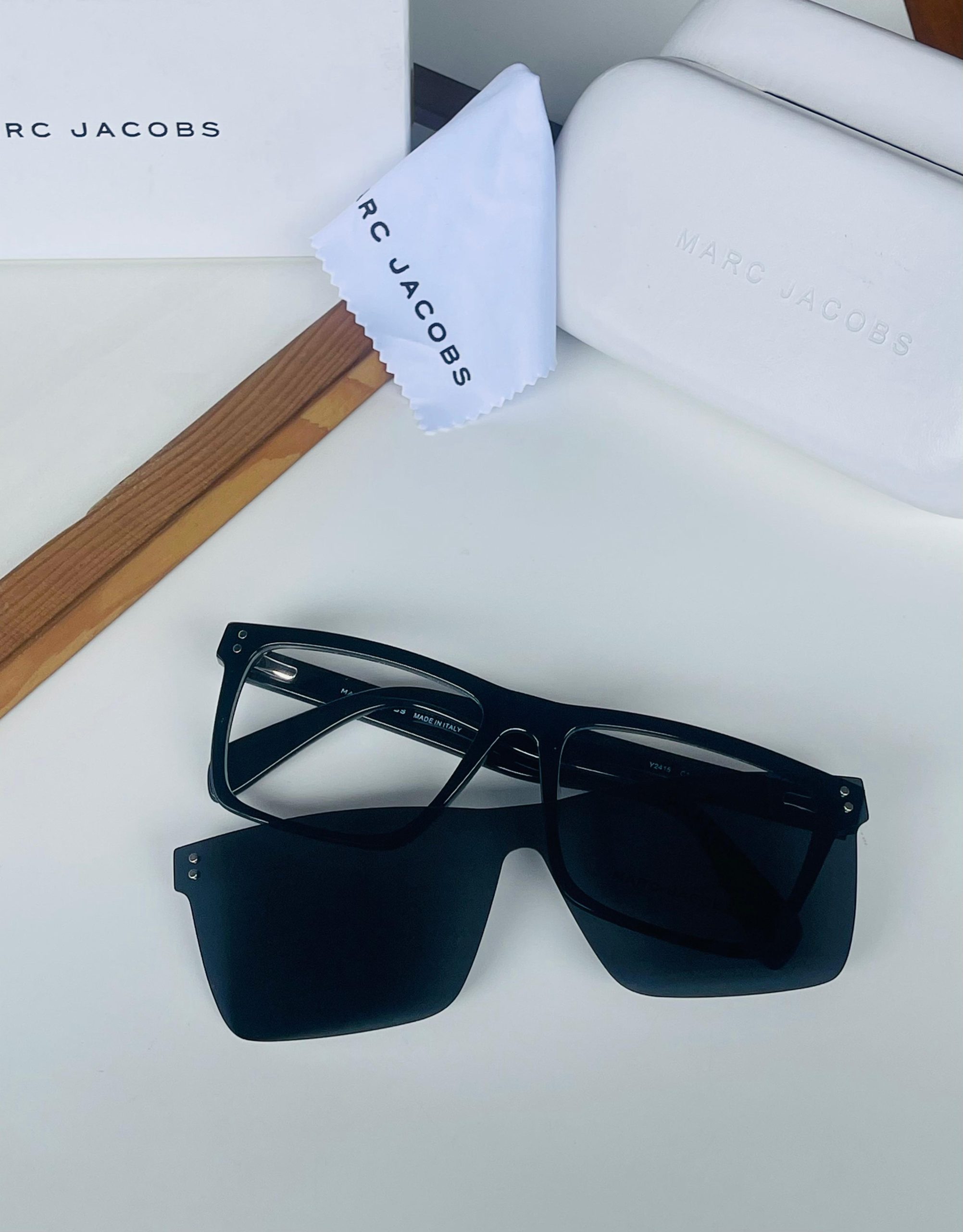 MARC JACOBSS TRANSPARENT LENS - Image 2