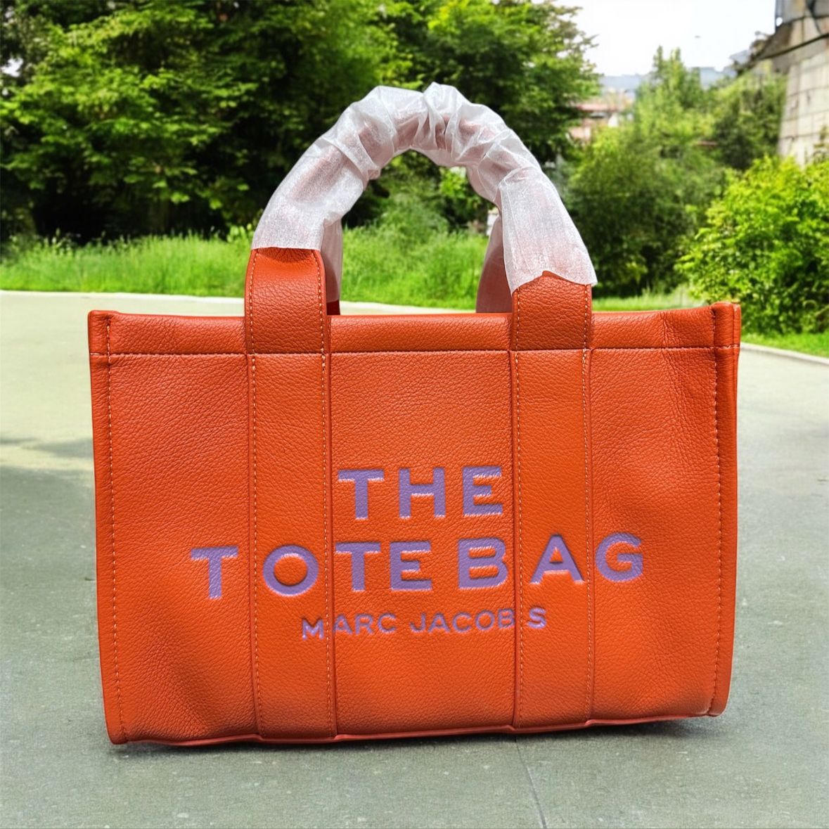 MARCC JACOBSS THE TOTE BAG - Image 2