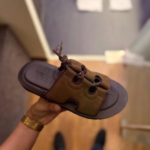 ZARAA- AMAZING SLIDES 