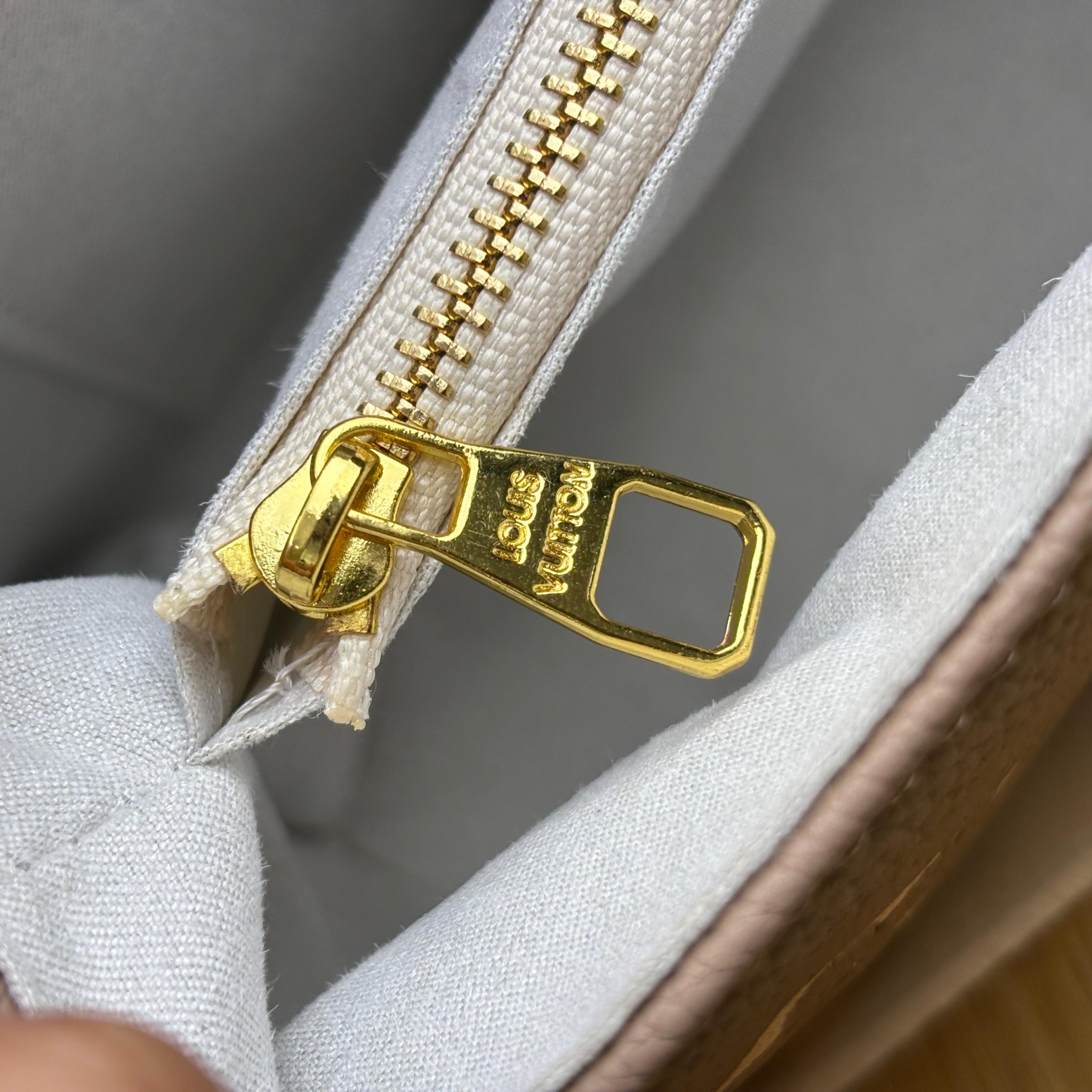 LVV MADELEINE BAG - Image 2