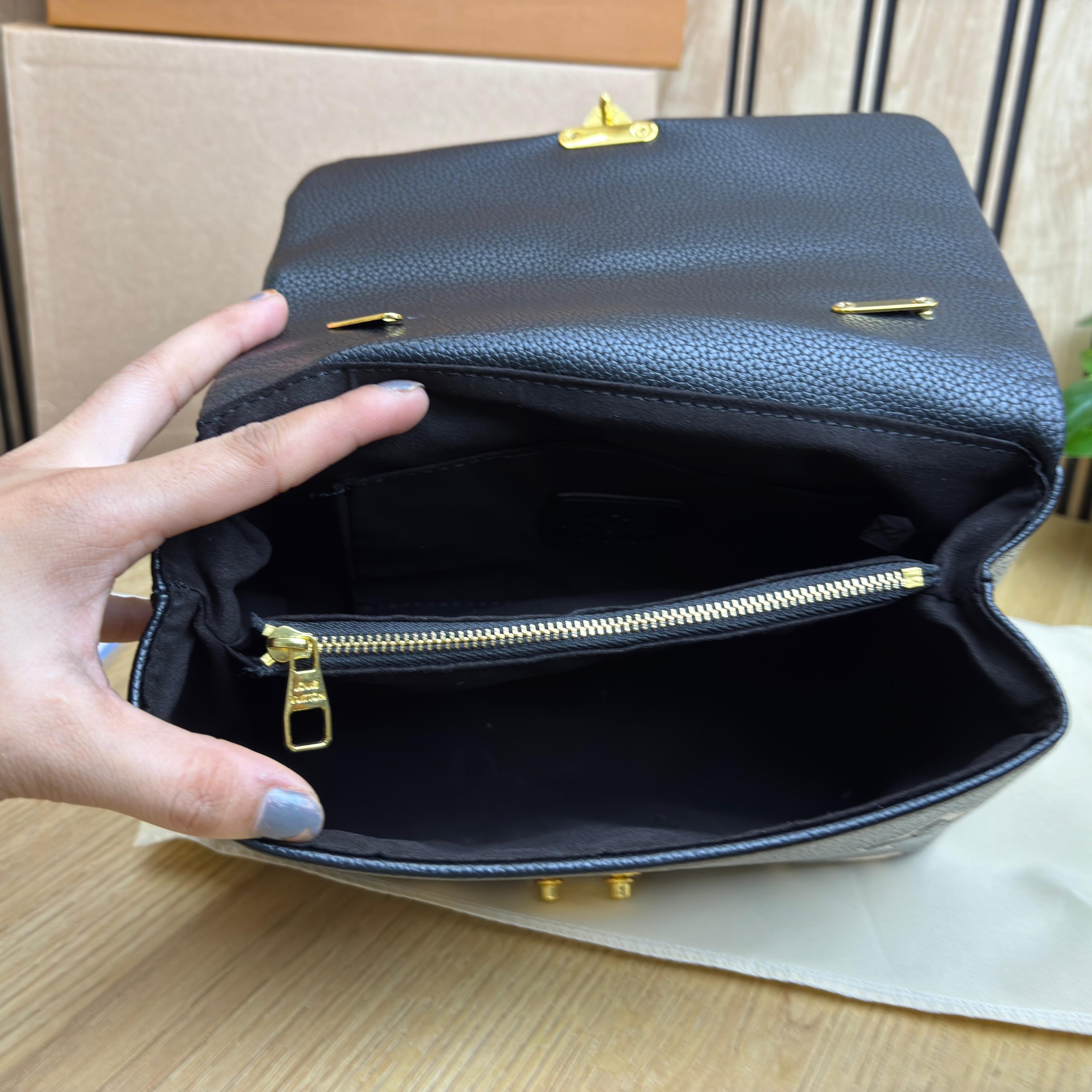 LVV MADELEINE BAG - Image 7