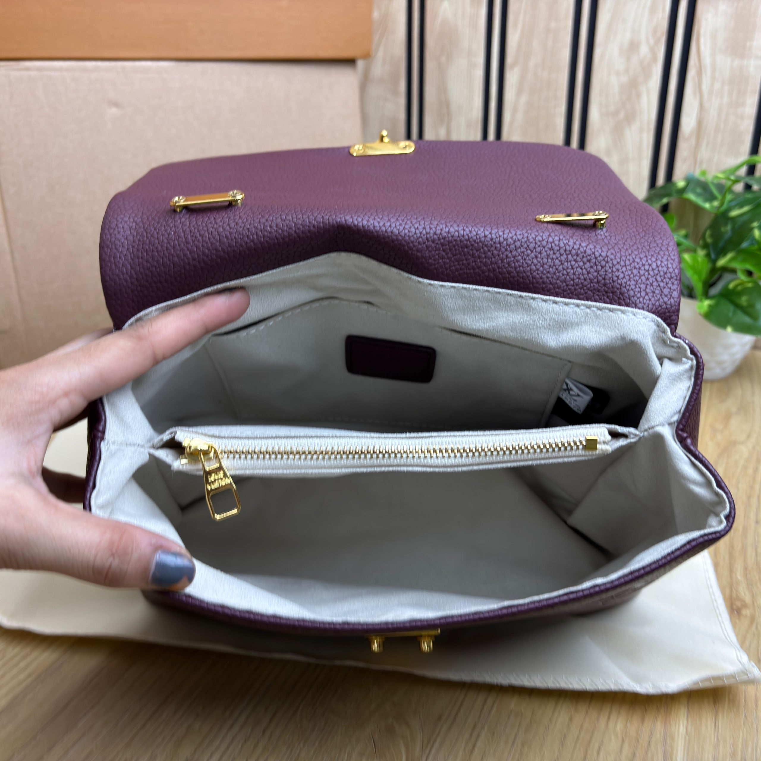LVV MADELEINE BAG - Image 10