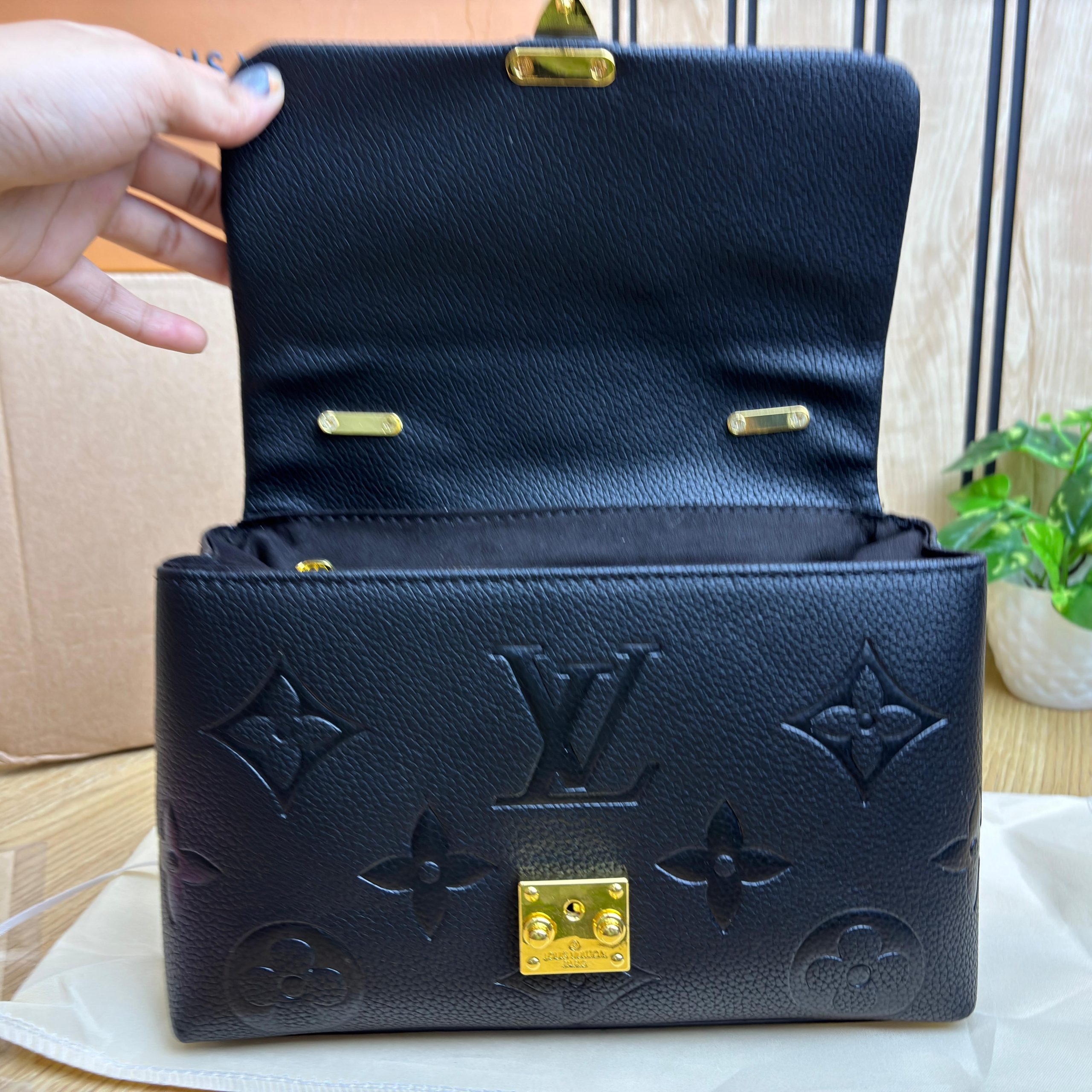 LVV MADELEINE BAG - Image 12