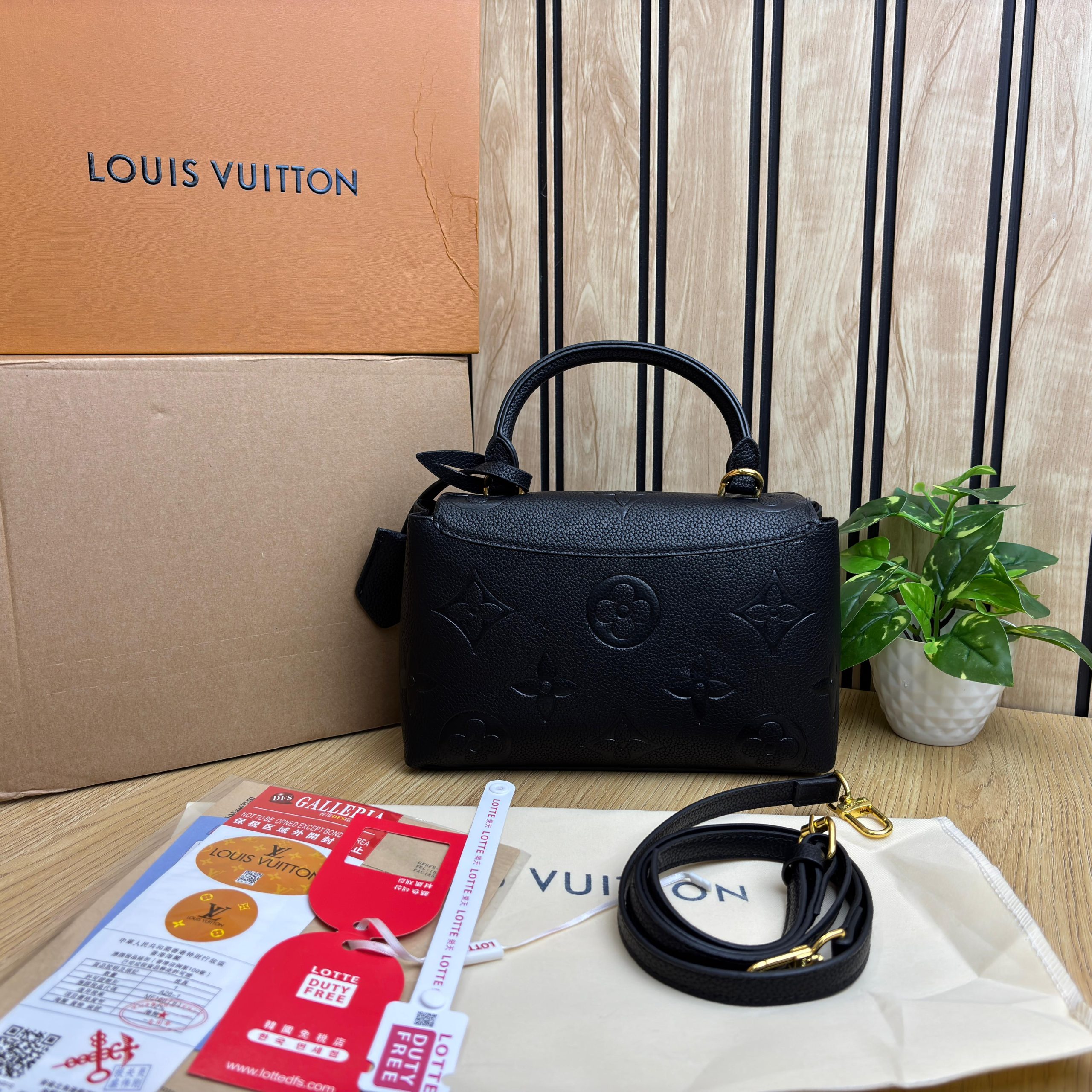 LVV MADELEINE BAG - Image 18