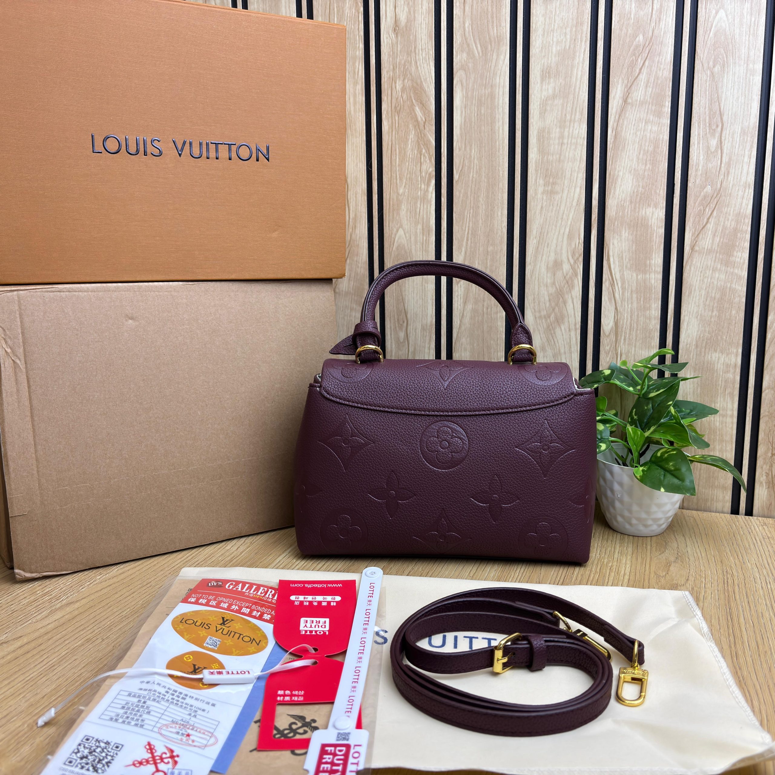LVV MADELEINE BAG - Image 17