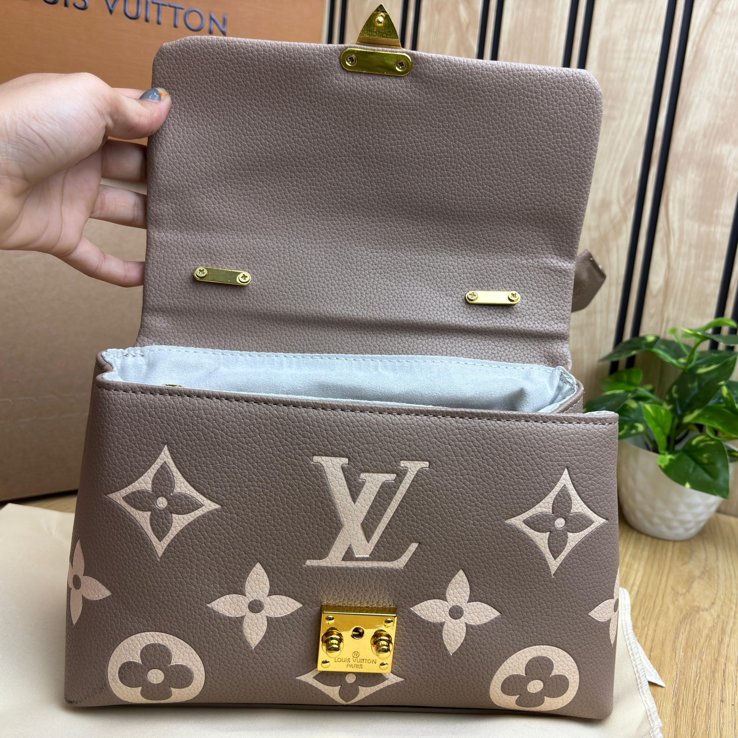 LVV MADELEINE BAG - Image 21