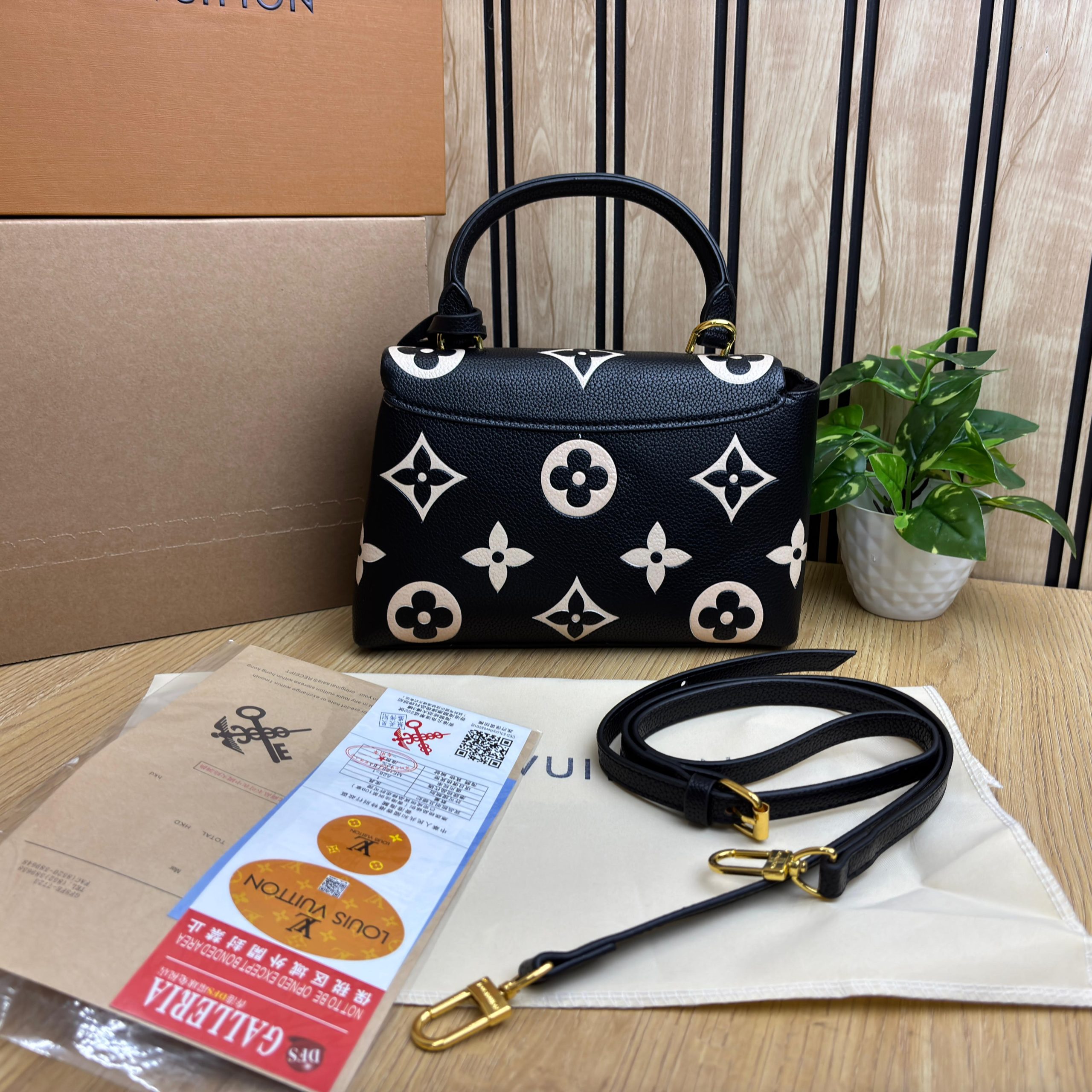 LVV MADELEINE BAG - Image 23