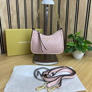 MICHAELL KORSS CHARM PREMIUM SLING BAG