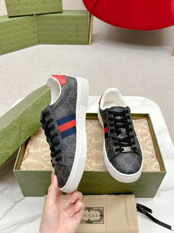 GUCCII WOMENS ACE SNEAKERS