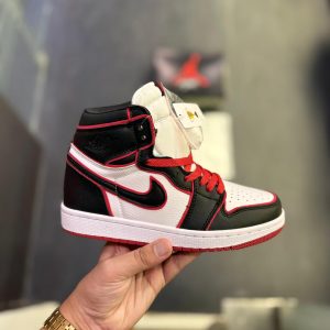 AIR JORDANSS RETRO 1 MID BLOODLINE