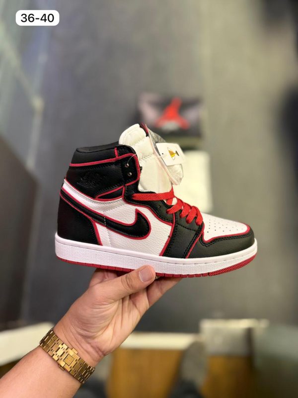 AIR JORDANSS RETRO 1 MID BLOODLINE