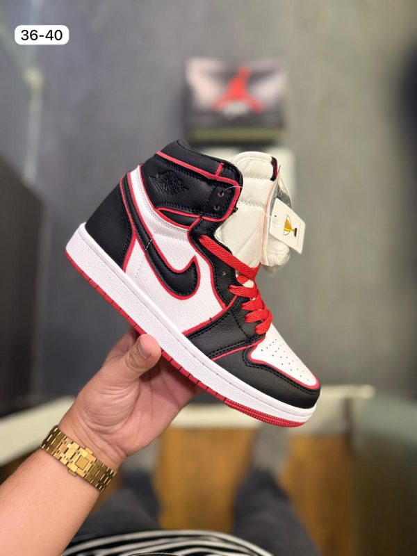 AIR JORDANSS RETRO 1 MID BLOODLINE - Image 2