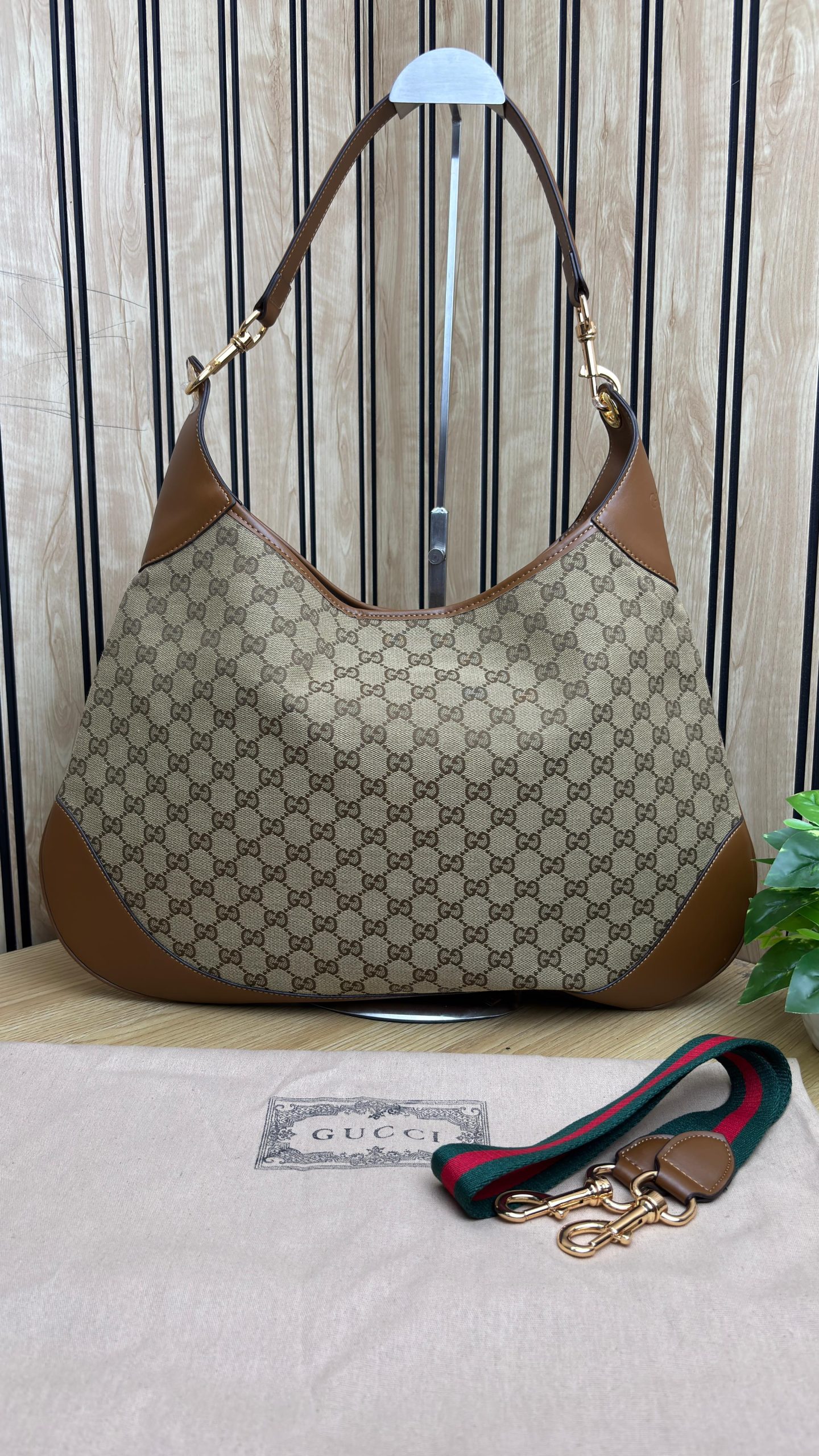 GUCCII B LARGE SHOULDER BAG - Image 4