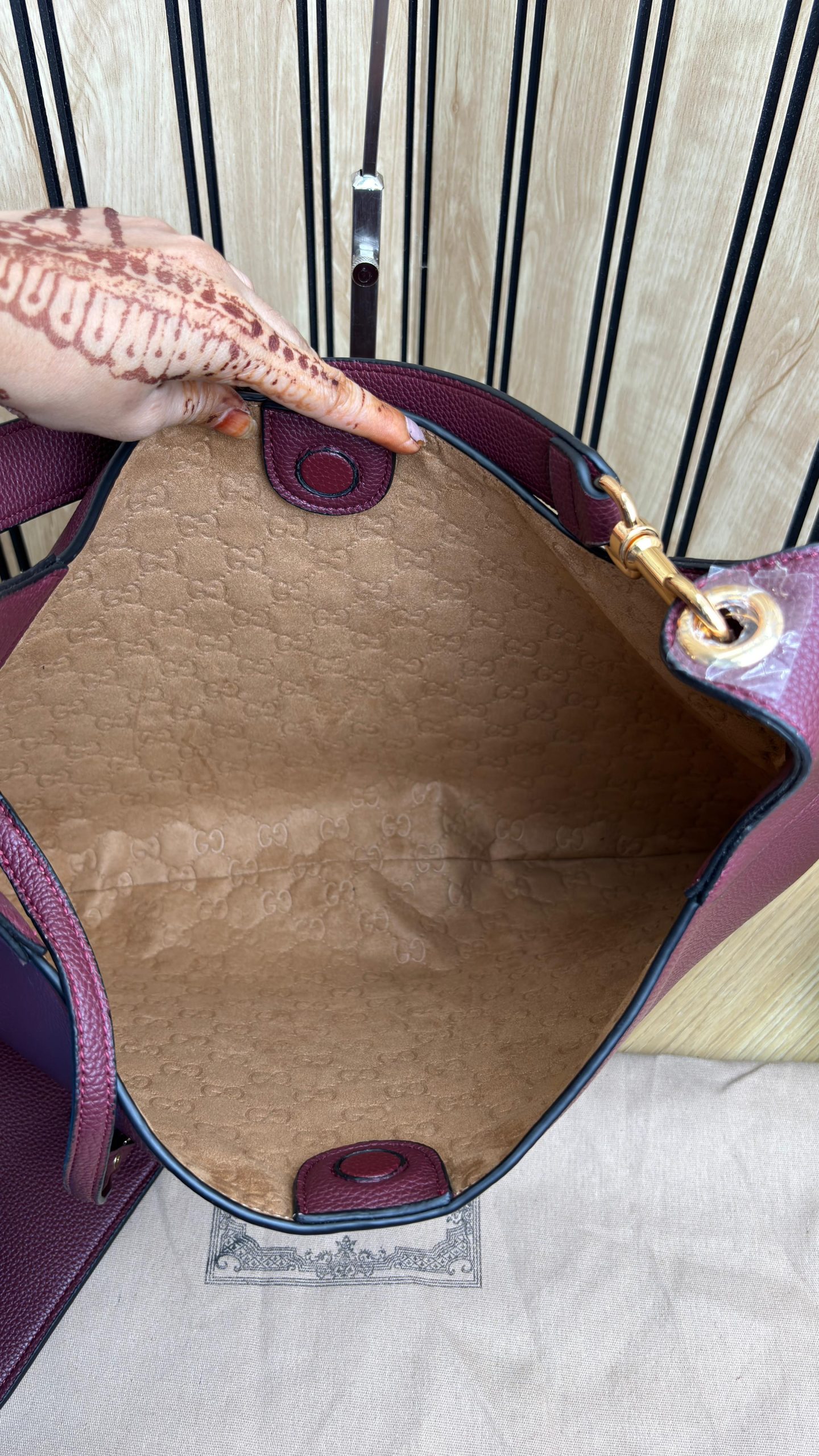 GUCCII B LARGE SHOULDER BAG - Image 8