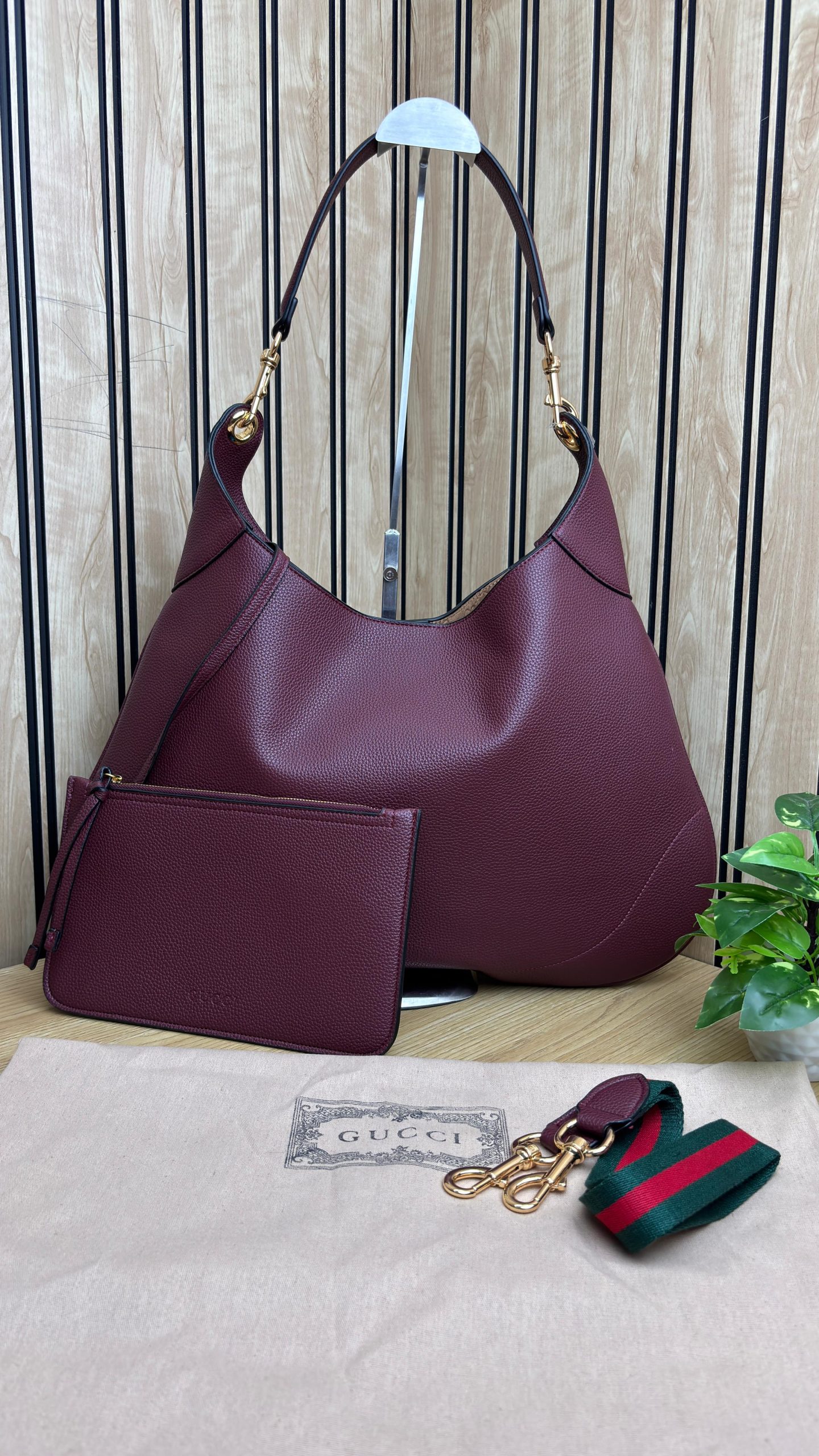 GUCCII B LARGE SHOULDER BAG - Image 10