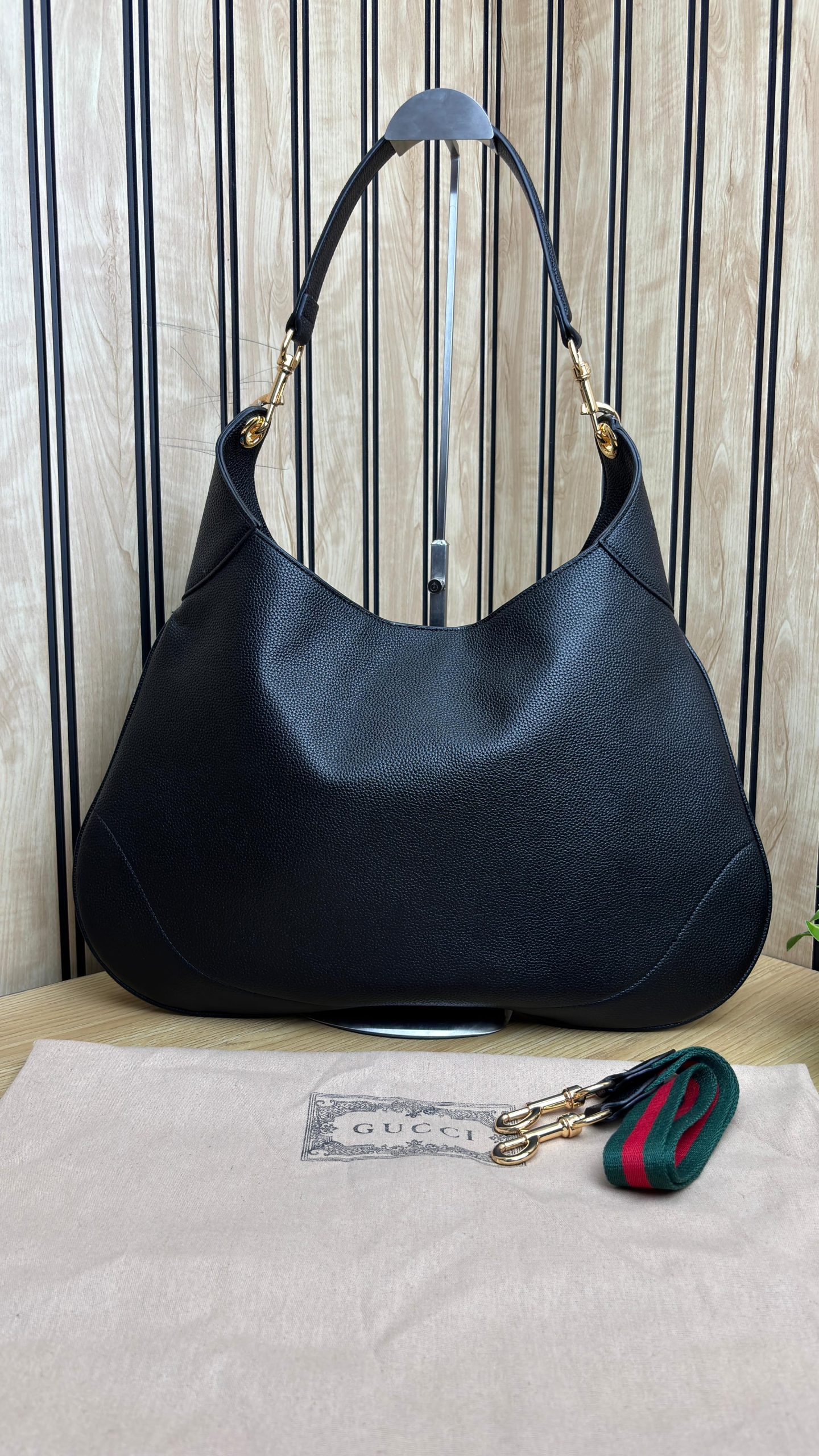 GUCCII B LARGE SHOULDER BAG - Image 13