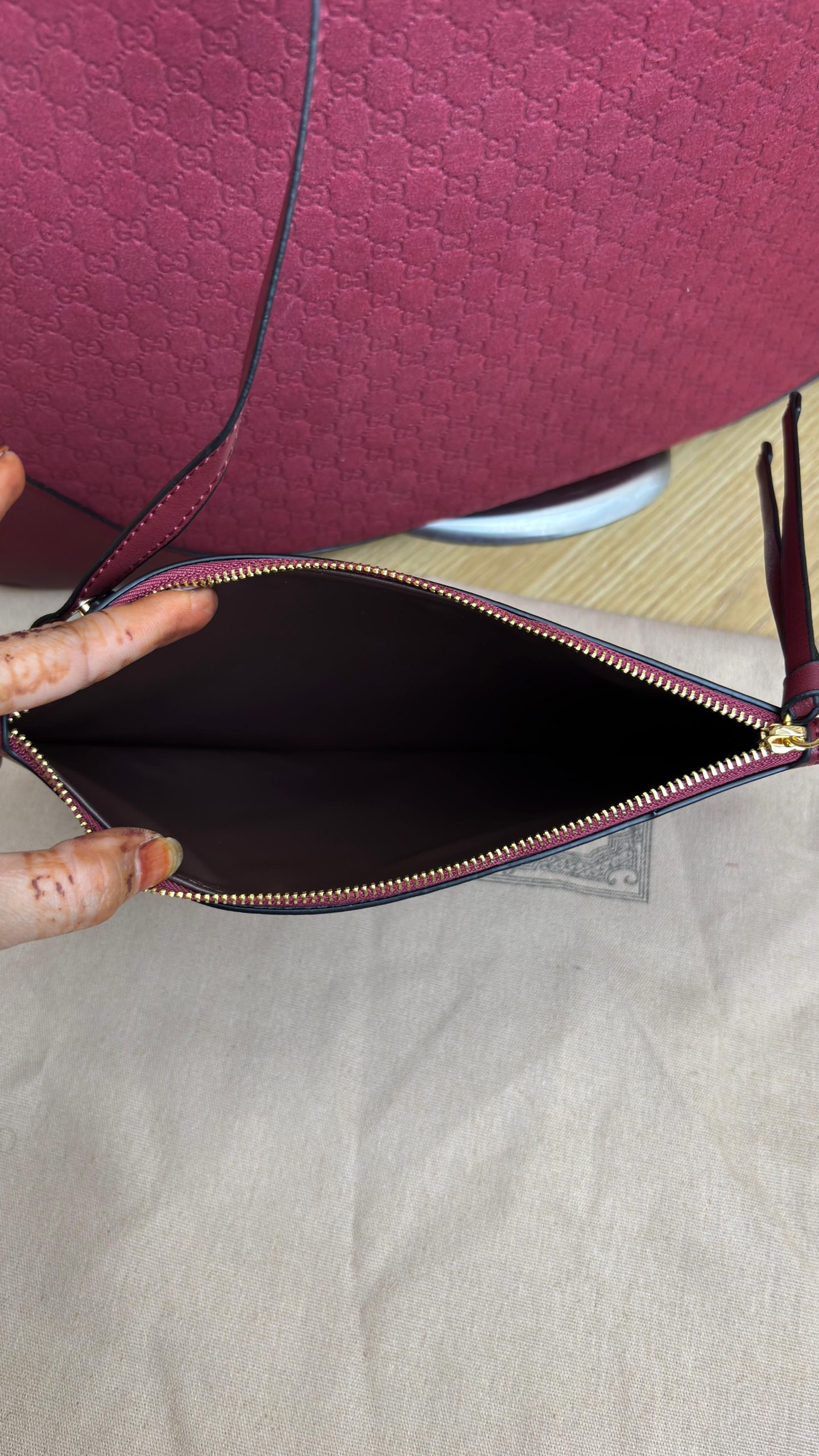 GUCCII B LARGE SHOULDER BAG - Image 14