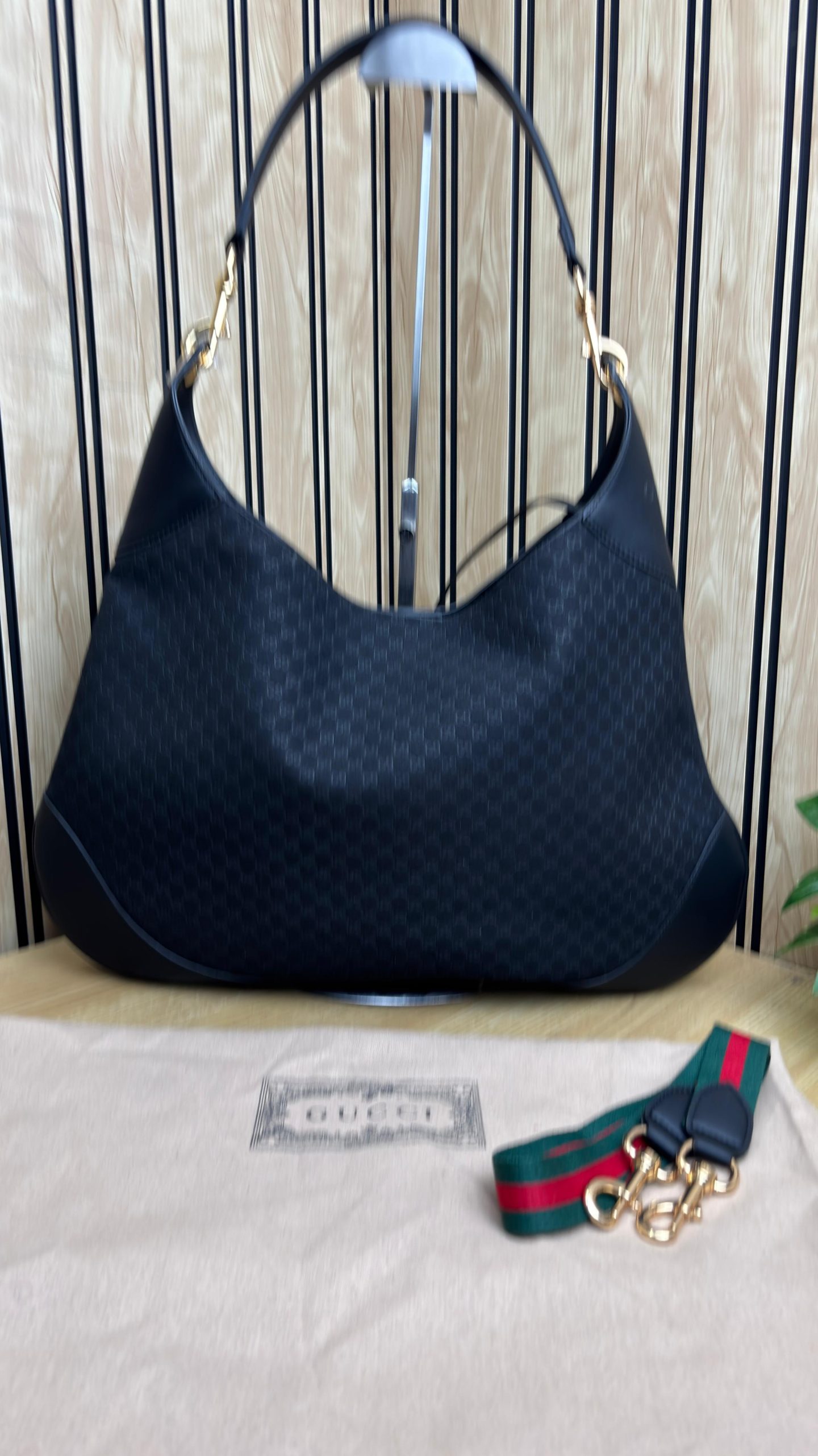 GUCCII B LARGE SHOULDER BAG - Image 15