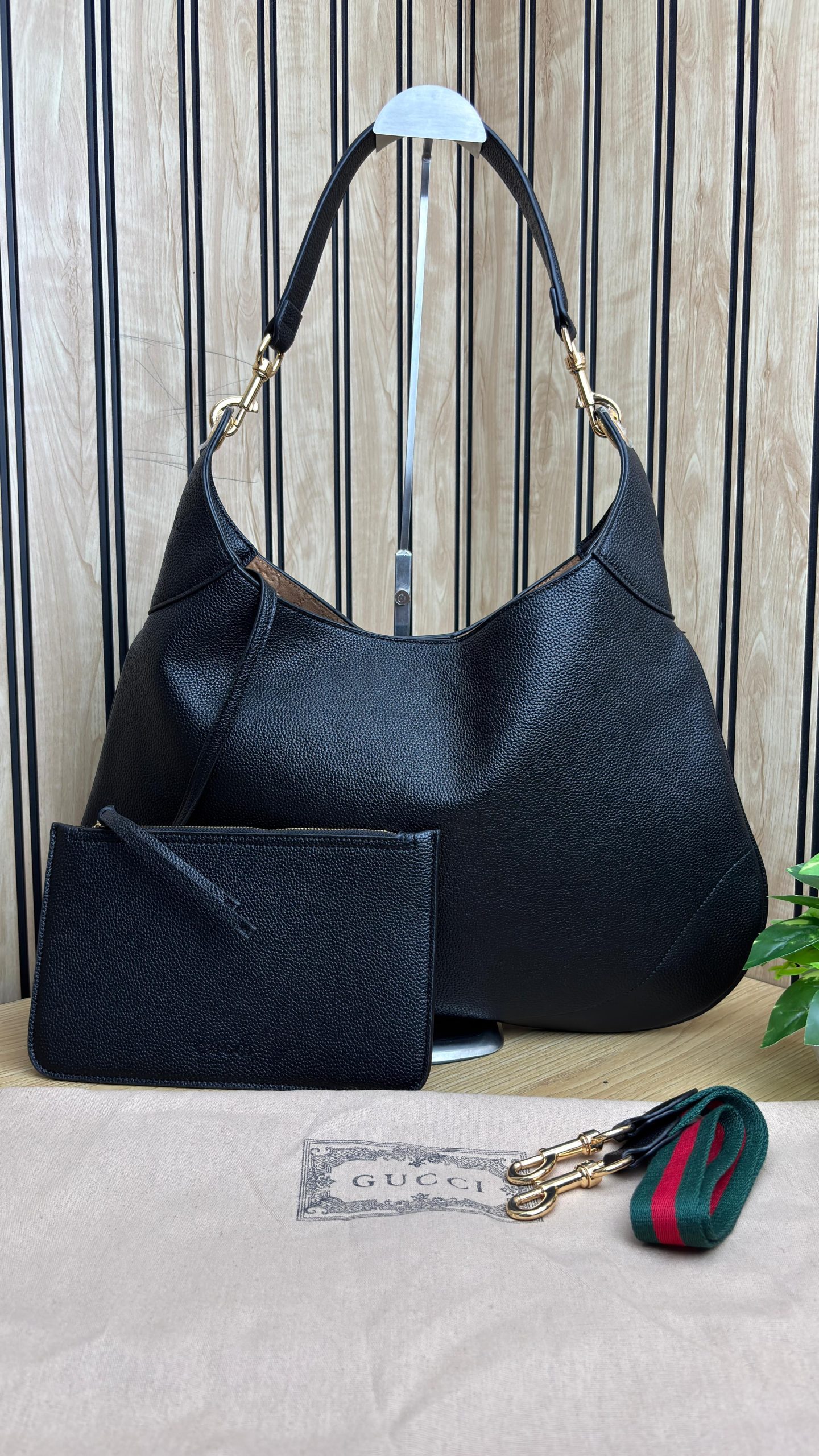 GUCCII B LARGE SHOULDER BAG - Image 17