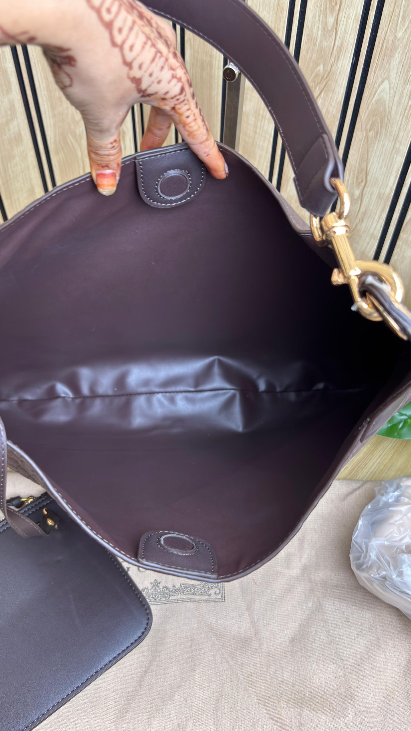 GUCCII B LARGE SHOULDER BAG - Image 19