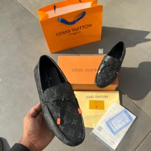 Louiss Vuittonn Premium Leather loafers