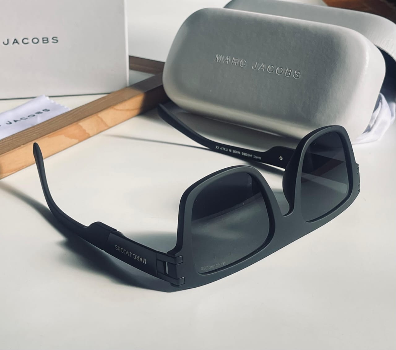 MARC JACOBSS-SUNGLASSES - Image 8