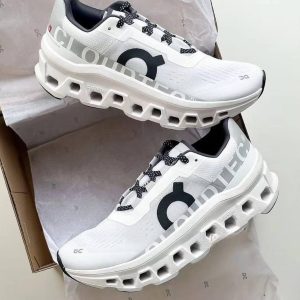 ON CLOUDD MONSTER WHITE