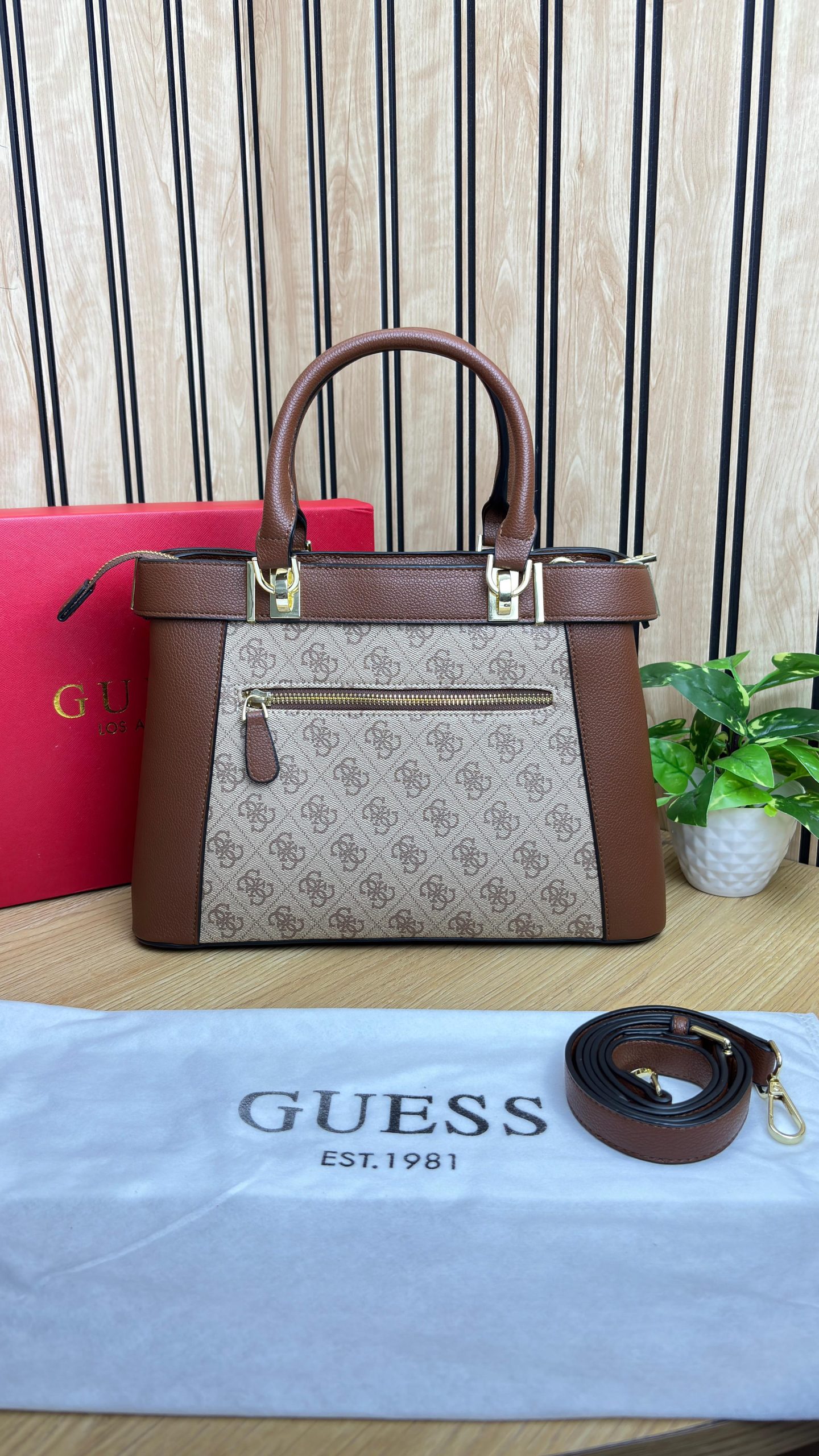 GUESSS HAND BAG IN PREMIUM SERIES - Image 5