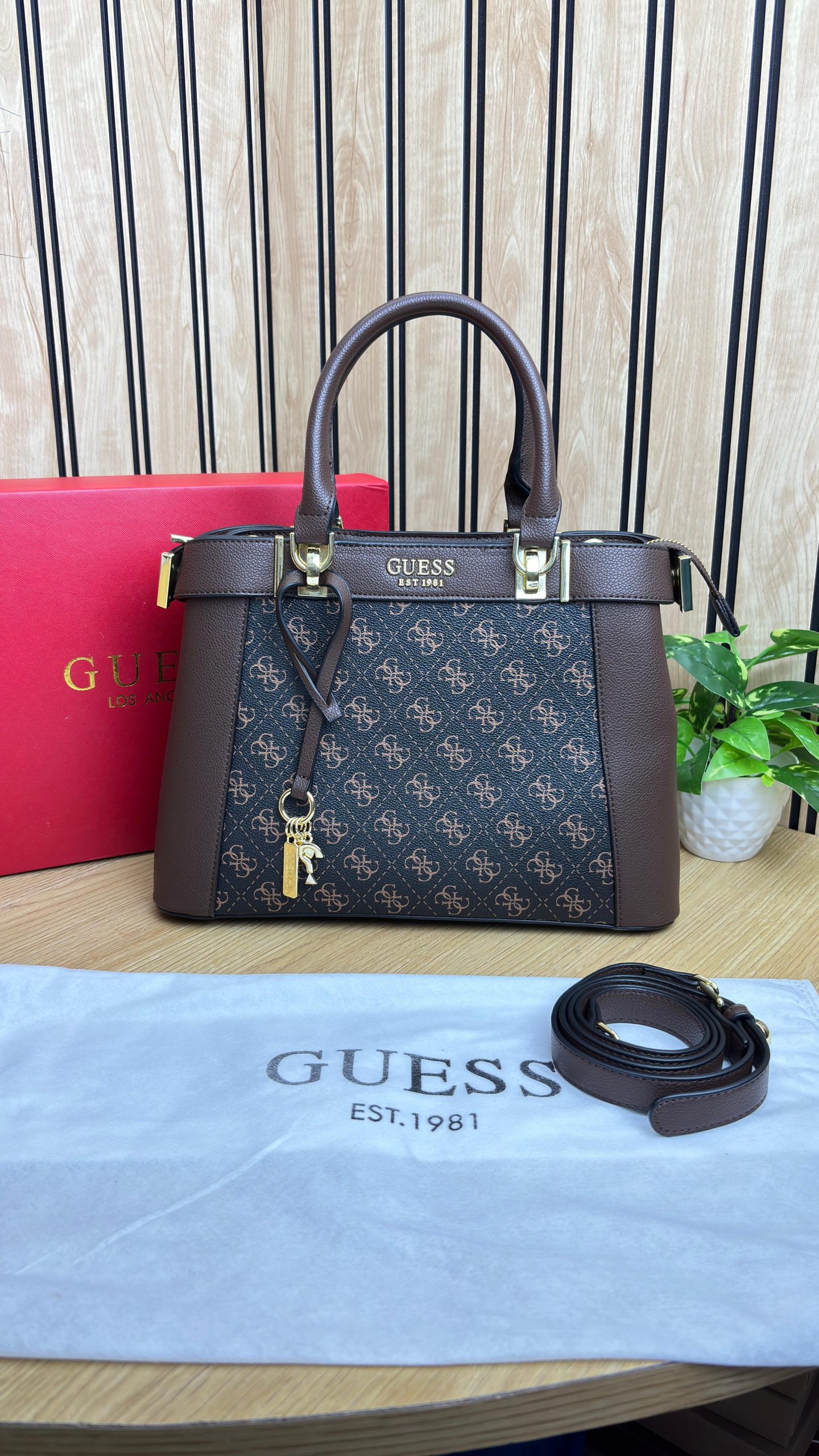 GUESSS HAND BAG IN PREMIUM SERIES - Image 6