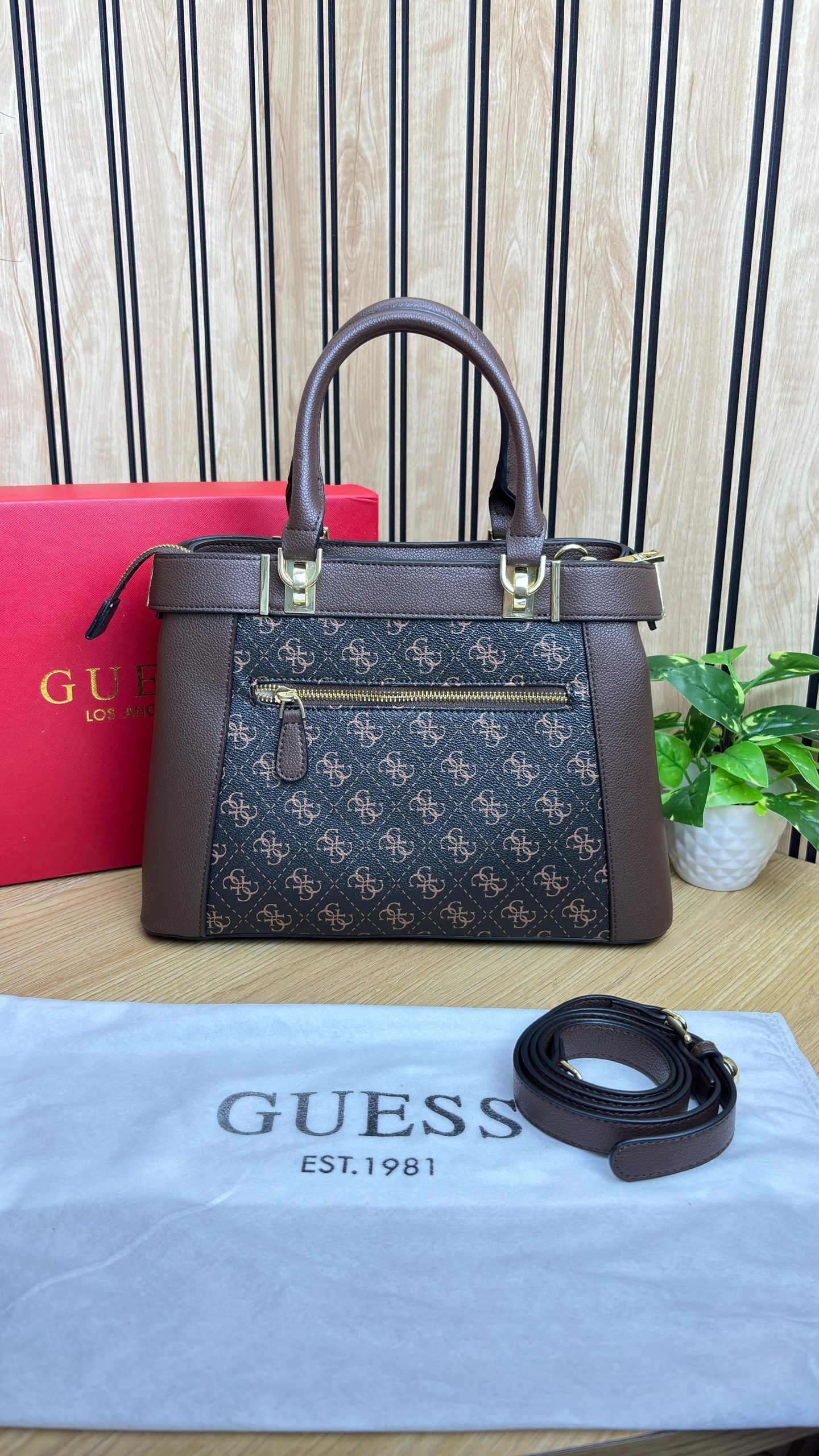 GUESSS HAND BAG IN PREMIUM SERIES - Image 4