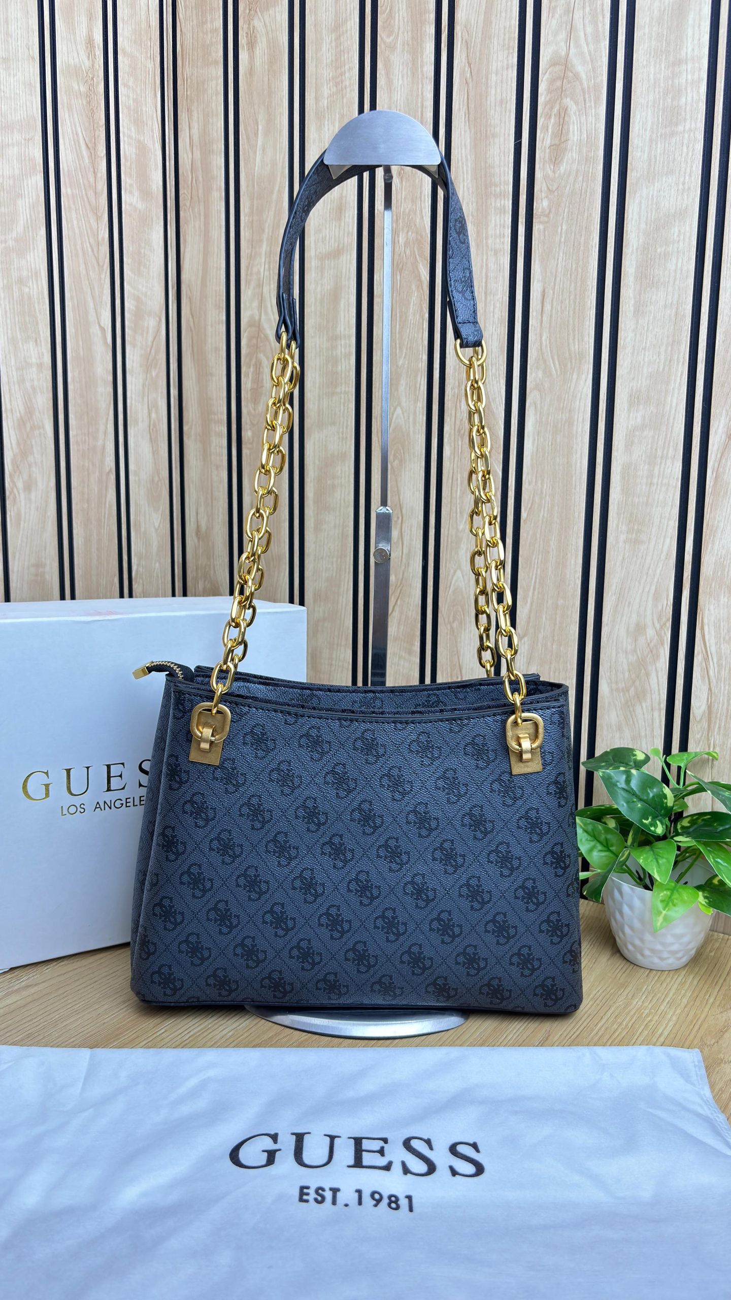 GUESSS SHOULDER BAG PRRMIUM SERIES - Image 4