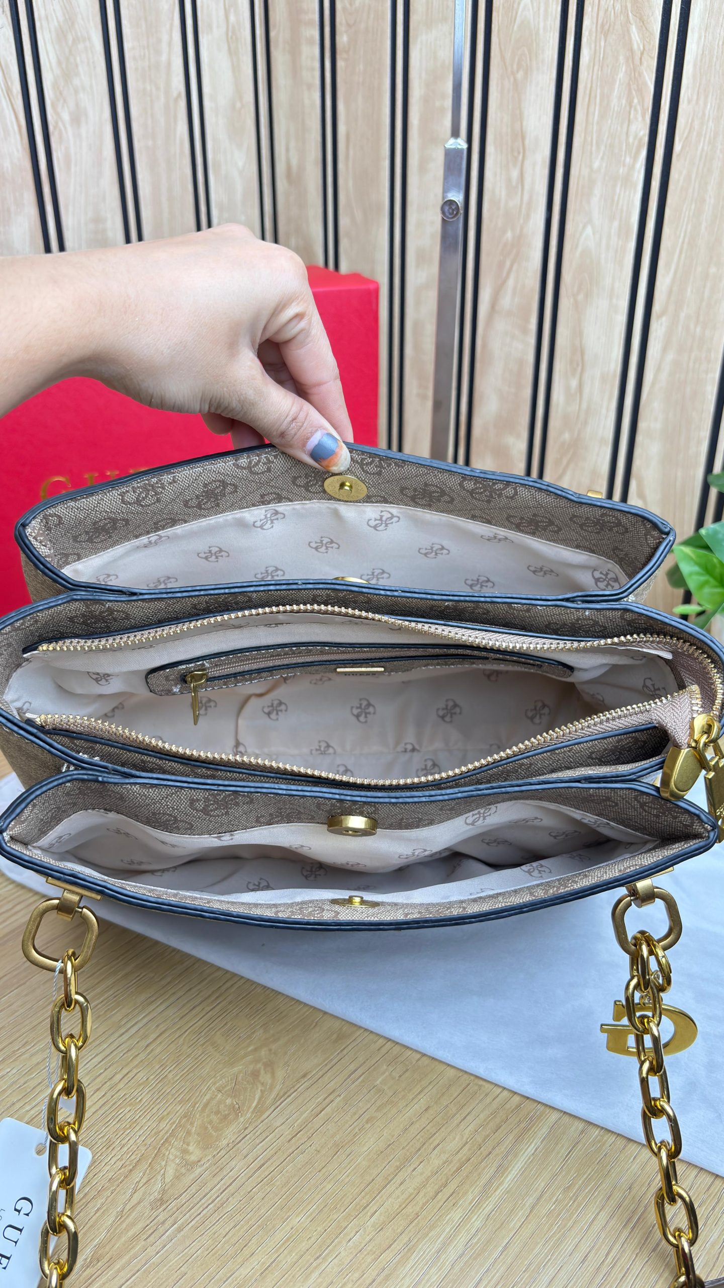 GUESSS SHOULDER BAG PRRMIUM SERIES - Image 8