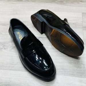 Guccii patent loafers