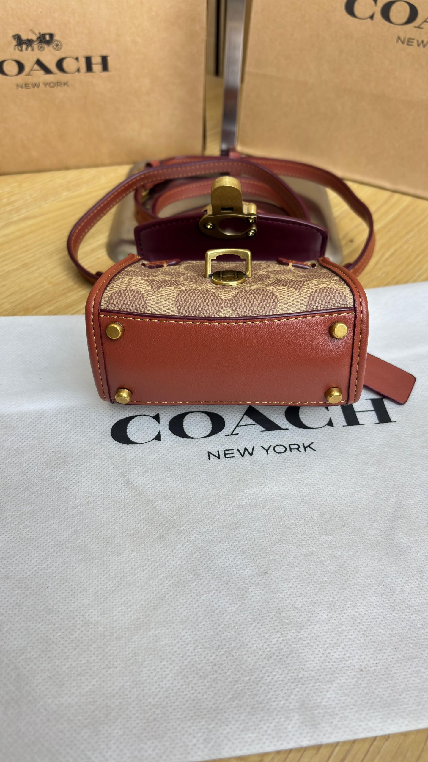 COACHH SAMMY TOP HANDEL - Image 2