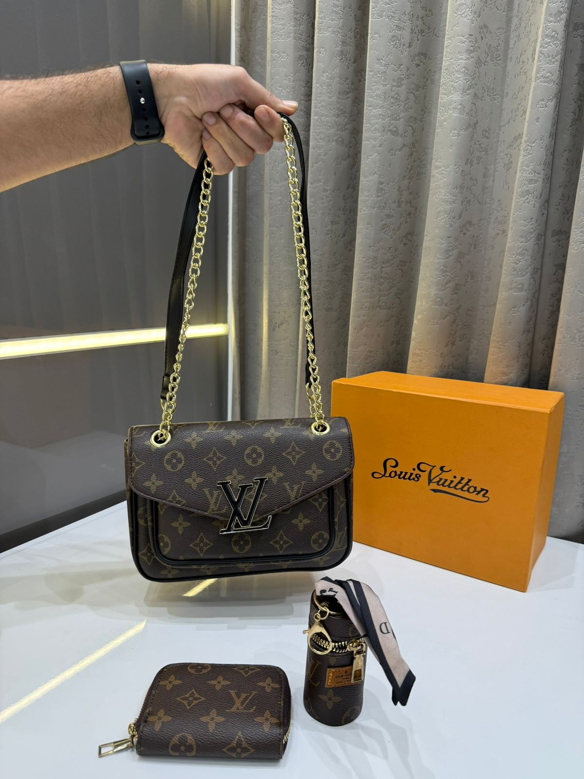 LOUISS VUITTONN PREMIUM GIFT SET BAG WITH OG BOX - Image 4